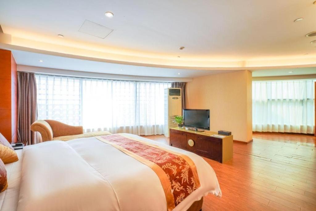 Suzhou Phoenix Hotspring Resort Zhangjiagang Экстерьер фото
