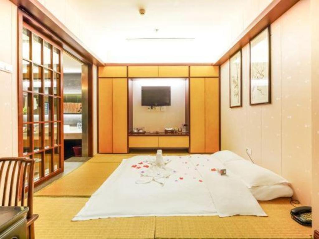 Suzhou Phoenix Hotspring Resort Zhangjiagang Экстерьер фото